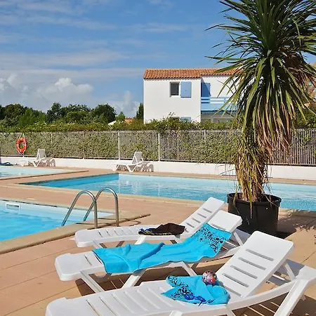 假日公园 Nemea La Cascade 4*