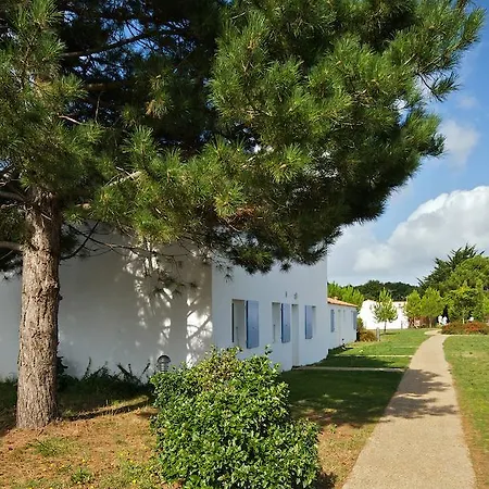 Nemea La Cascade 假日公园 4*