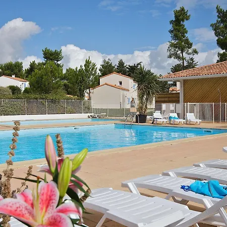 假日公园 Nemea La Cascade 4*