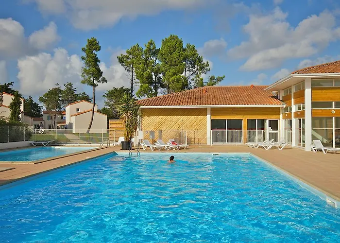 Nemea La Cascade Parque de vacaciones 4*