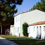 Nemea La Cascade منتزه العطل